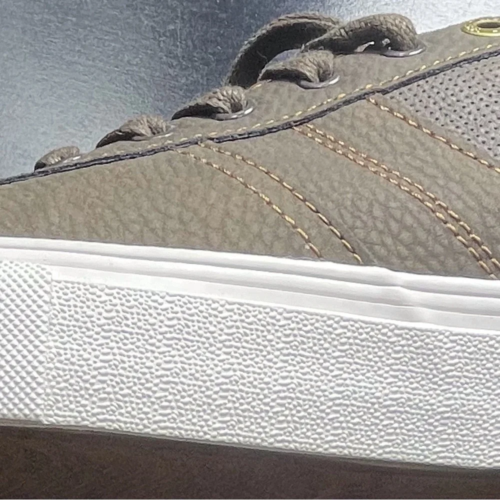 Levi's Ethan Stacked Men's Sneakers  SIZE 9.5     NWT  BROWN /TAN